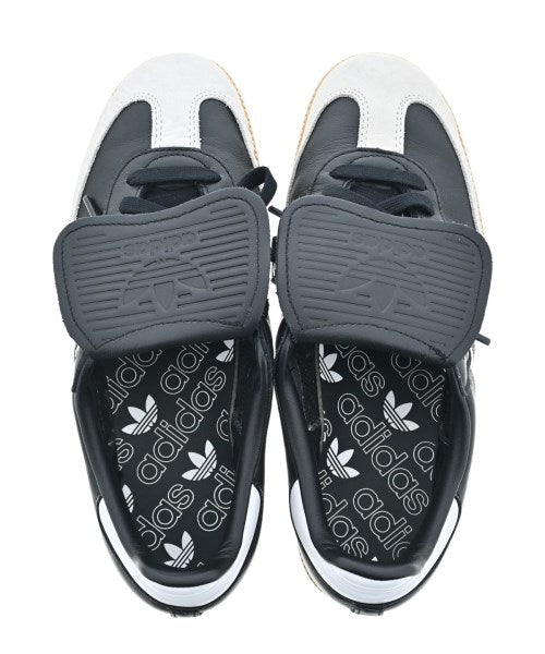 adidas รองเท้าผ้าใบ