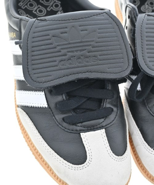 adidas รองเท้าผ้าใบ