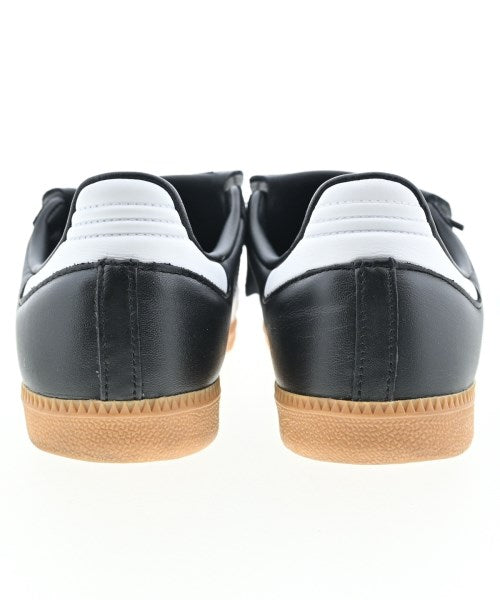 adidas รองเท้าผ้าใบ