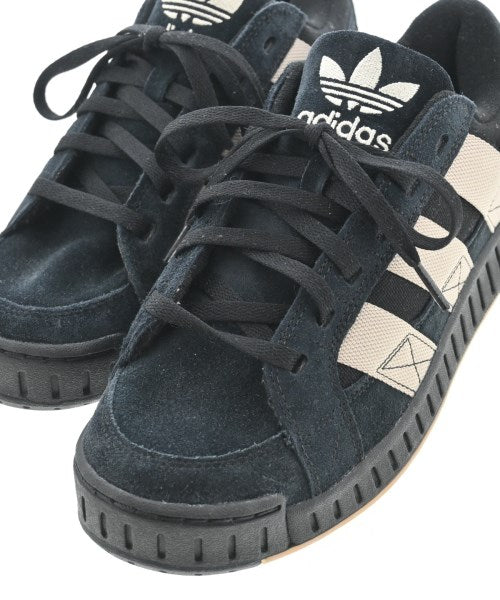adidas รองเท้าผ้าใบ