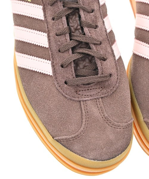 adidas รองเท้าผ้าใบ