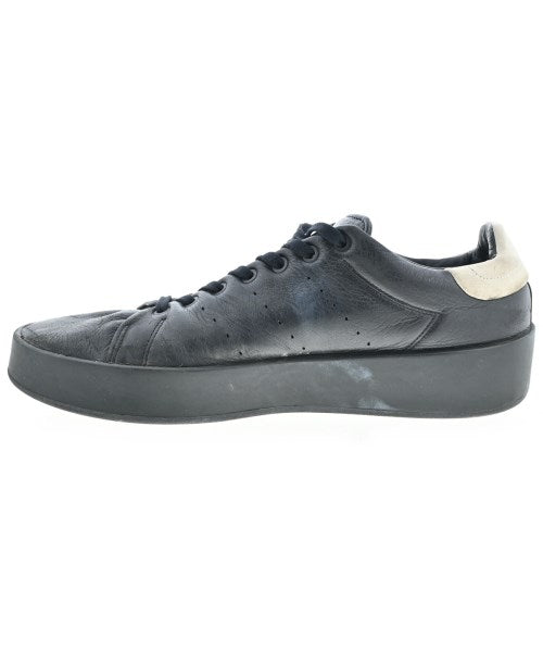 adidas รองเท้าผ้าใบ