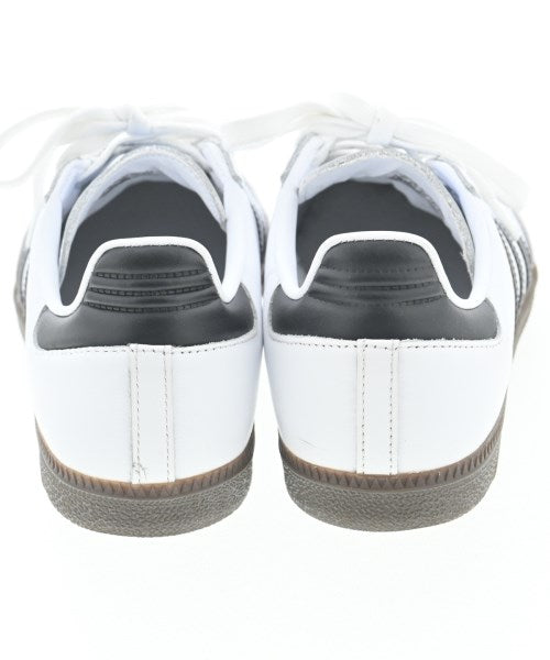 adidas รองเท้าผ้าใบ