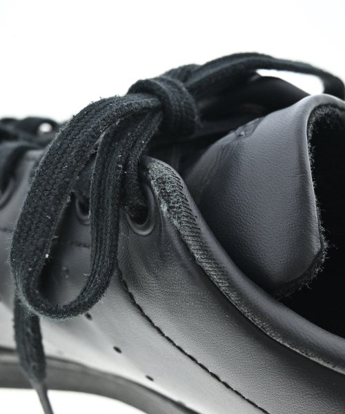 adidas รองเท้าผ้าใบ