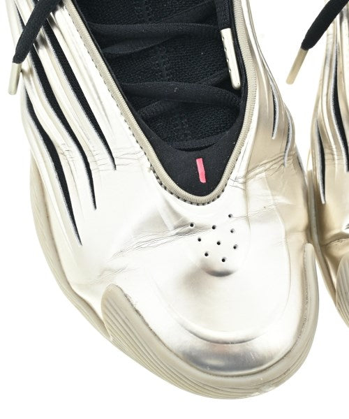 adidas รองเท้าผ้าใบ