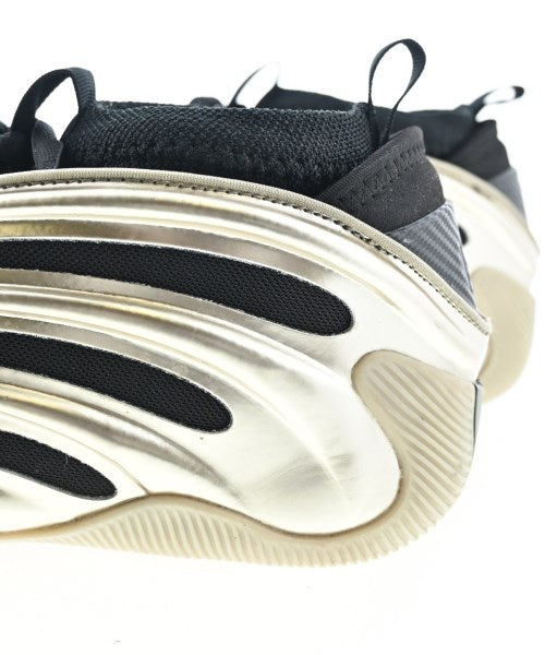 adidas รองเท้าผ้าใบ