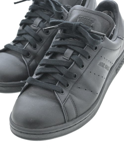 adidas รองเท้าผ้าใบ