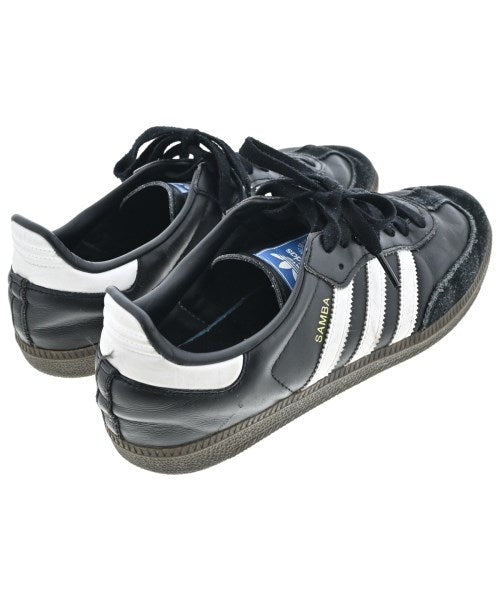 adidas รองเท้าผ้าใบ