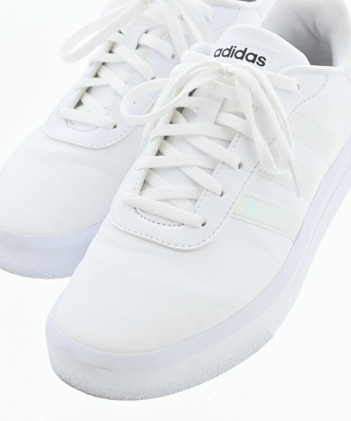 adidas รองเท้าผ้าใบ