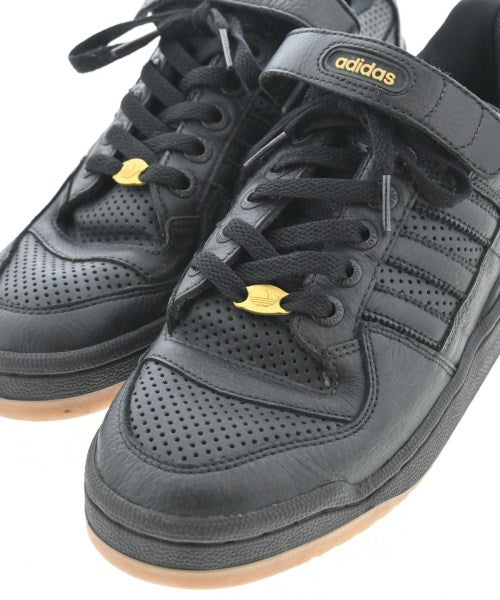 adidas รองเท้าผ้าใบ