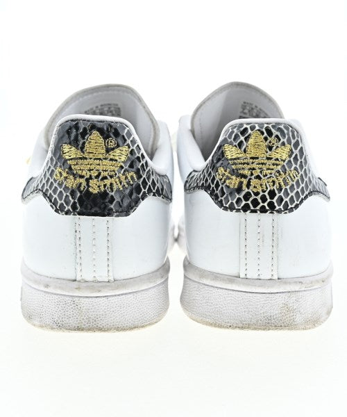 adidas รองเท้าผ้าใบ