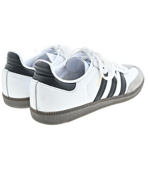 adidas รองเท้าผ้าใบ