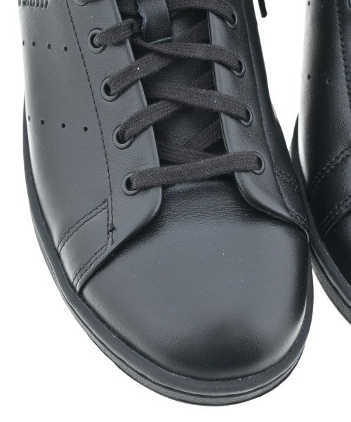 adidas รองเท้าผ้าใบ