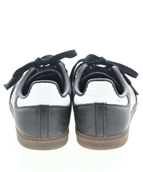 adidas รองเท้าผ้าใบ