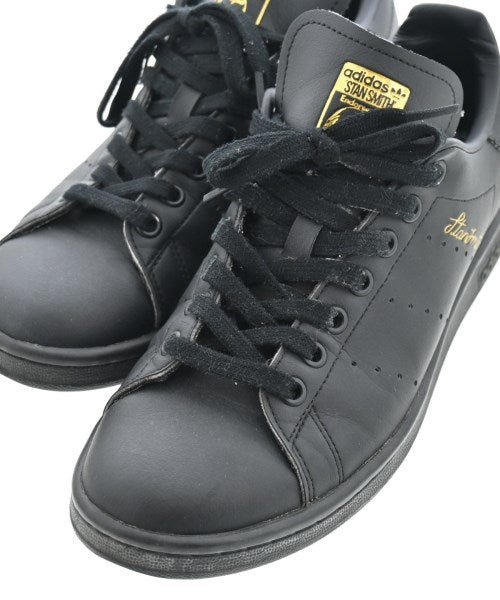 adidas รองเท้าผ้าใบ