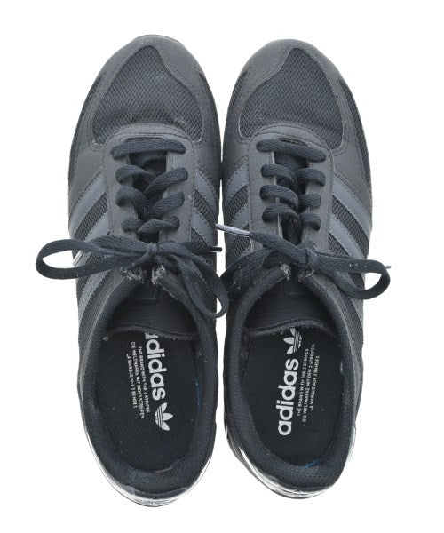 adidas รองเท้าผ้าใบ