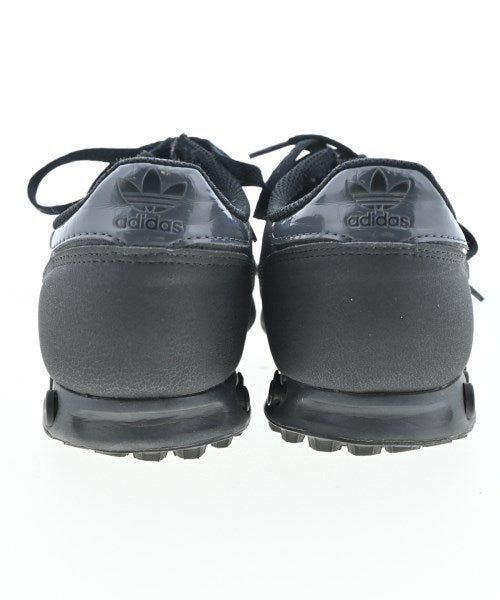 adidas รองเท้าผ้าใบ