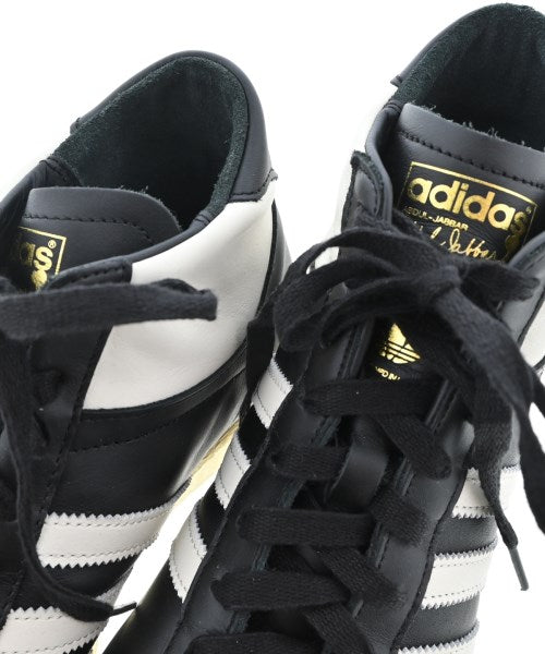 adidas รองเท้าผ้าใบ