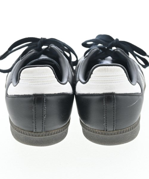 adidas รองเท้าผ้าใบ