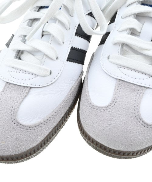 adidas รองเท้าผ้าใบ