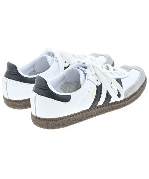 adidas รองเท้าผ้าใบ