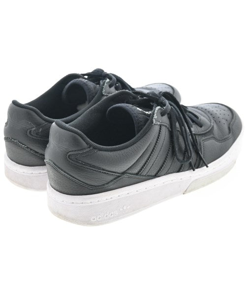 adidas รองเท้าผ้าใบ