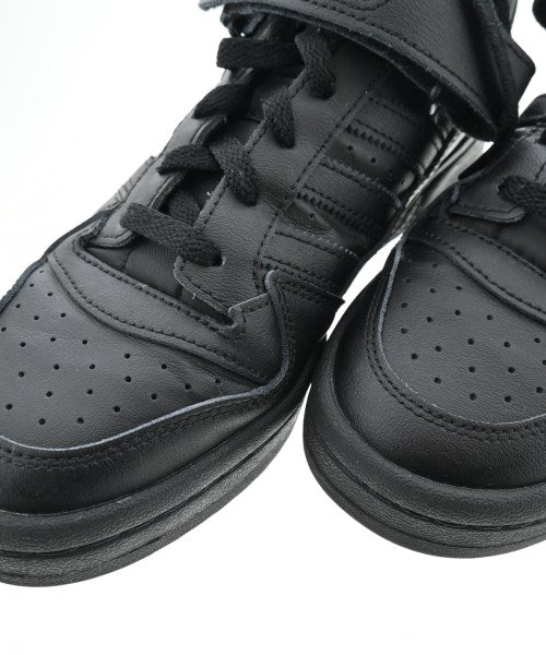 adidas รองเท้าผ้าใบ
