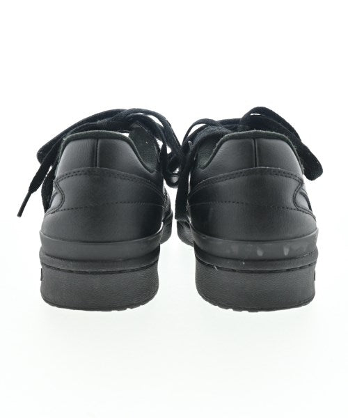 adidas รองเท้าผ้าใบ
