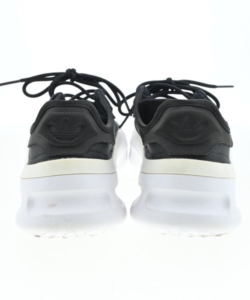 adidas รองเท้าผ้าใบ