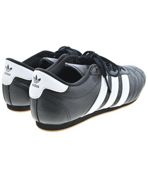 adidas รองเท้าผ้าใบ