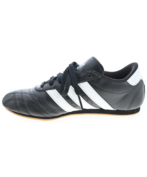 adidas รองเท้าผ้าใบ
