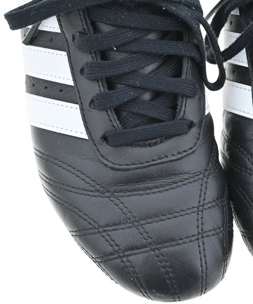 adidas รองเท้าผ้าใบ