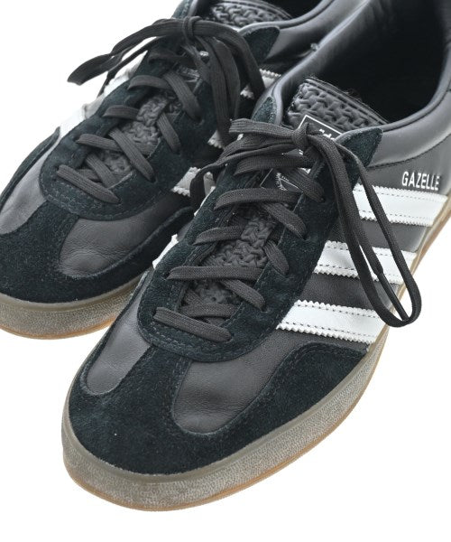 adidas รองเท้าผ้าใบ