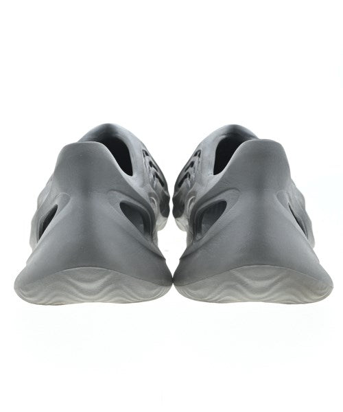 adidas รองเท้าผ้าใบ