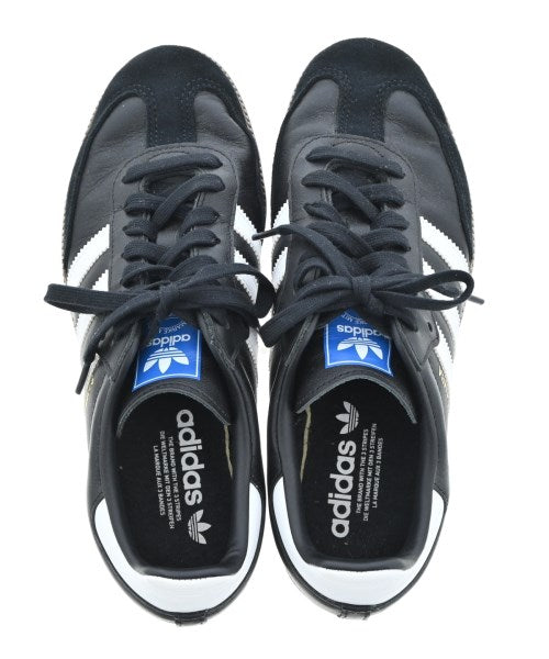 adidas รองเท้าผ้าใบ