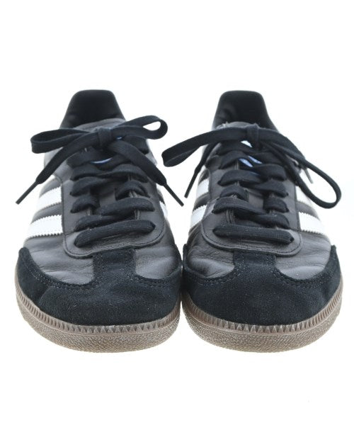 adidas รองเท้าผ้าใบ