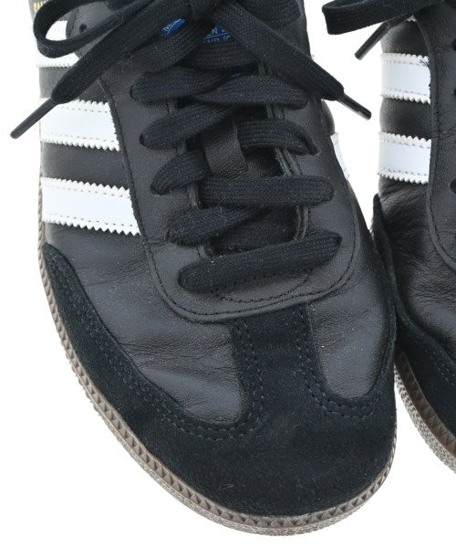 adidas รองเท้าผ้าใบ