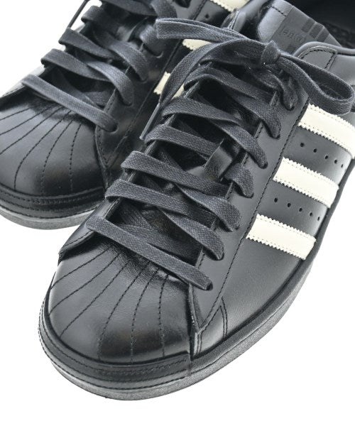 adidas รองเท้าผ้าใบ