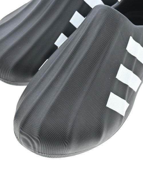 adidas รองเท้าผ้าใบ