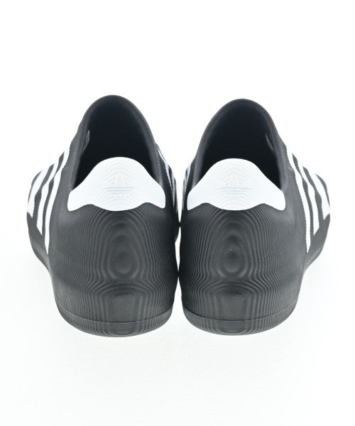 adidas รองเท้าผ้าใบ