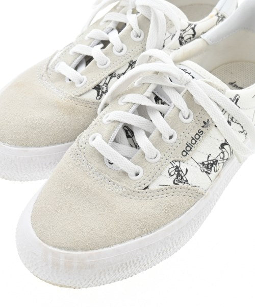 adidas รองเท้าผ้าใบ