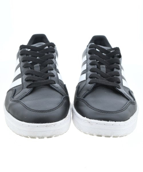 adidas รองเท้าผ้าใบ