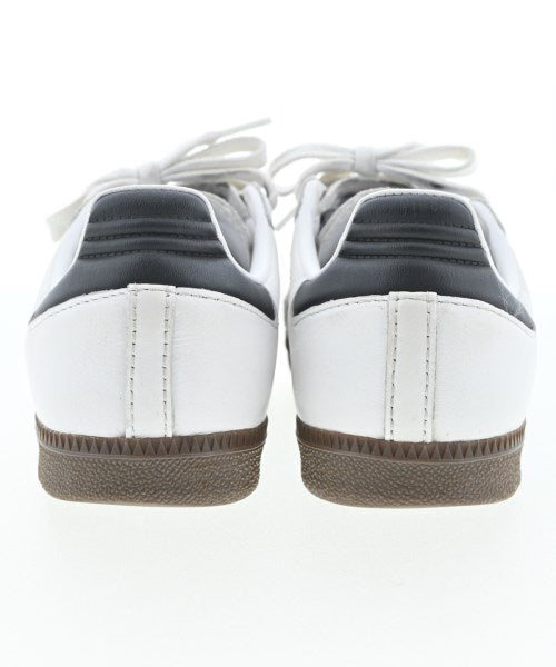 adidas รองเท้าผ้าใบ