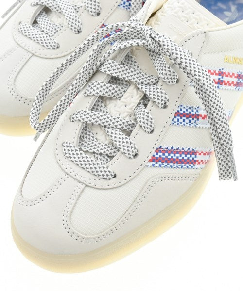 adidas รองเท้าผ้าใบ