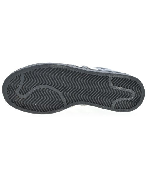 adidas รองเท้าผ้าใบ