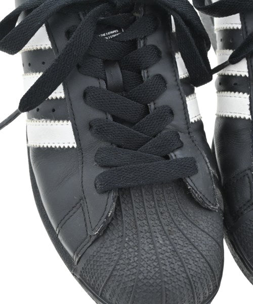 adidas รองเท้าผ้าใบ