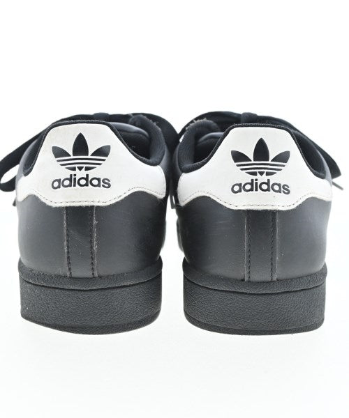 adidas รองเท้าผ้าใบ