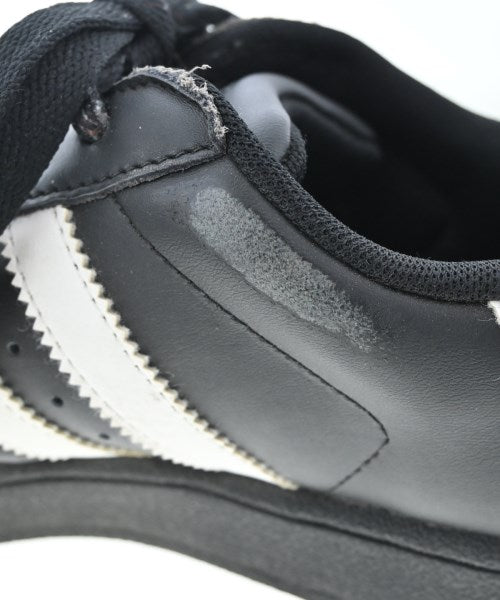 adidas รองเท้าผ้าใบ