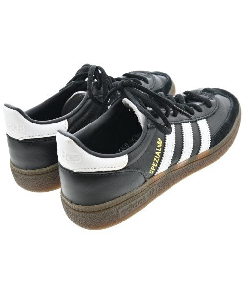 adidas รองเท้าผ้าใบ