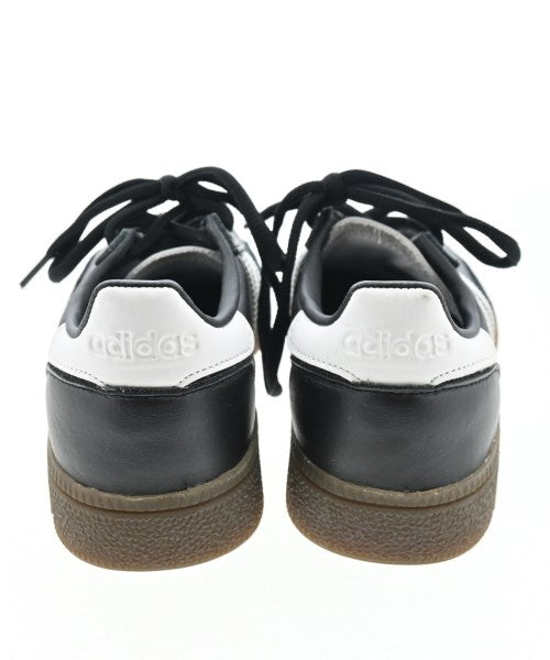 adidas รองเท้าผ้าใบ